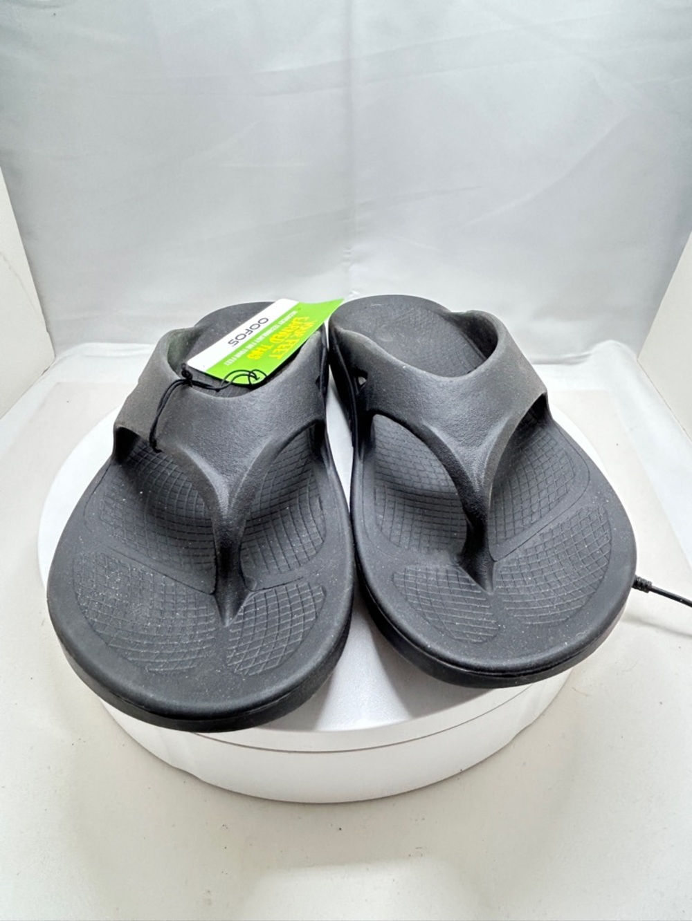 OOFOS, Matte Black Flip Flops, Sandals, Mens 10, Womens 12, NIP